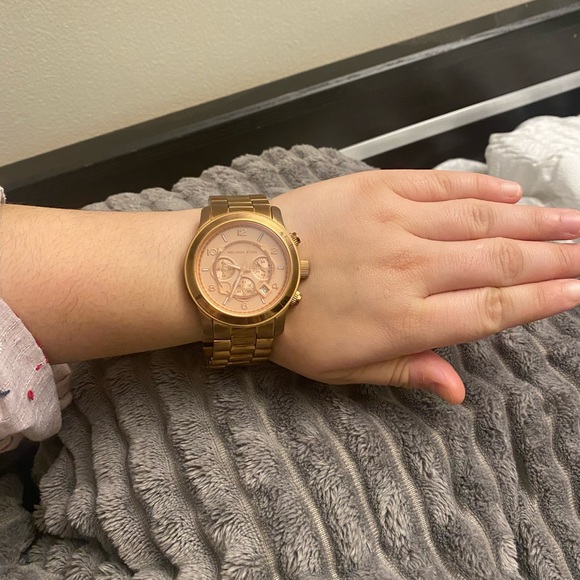 Michael Kors Layton Gold-Tone New with Tags Watch - Picture 10 of 11